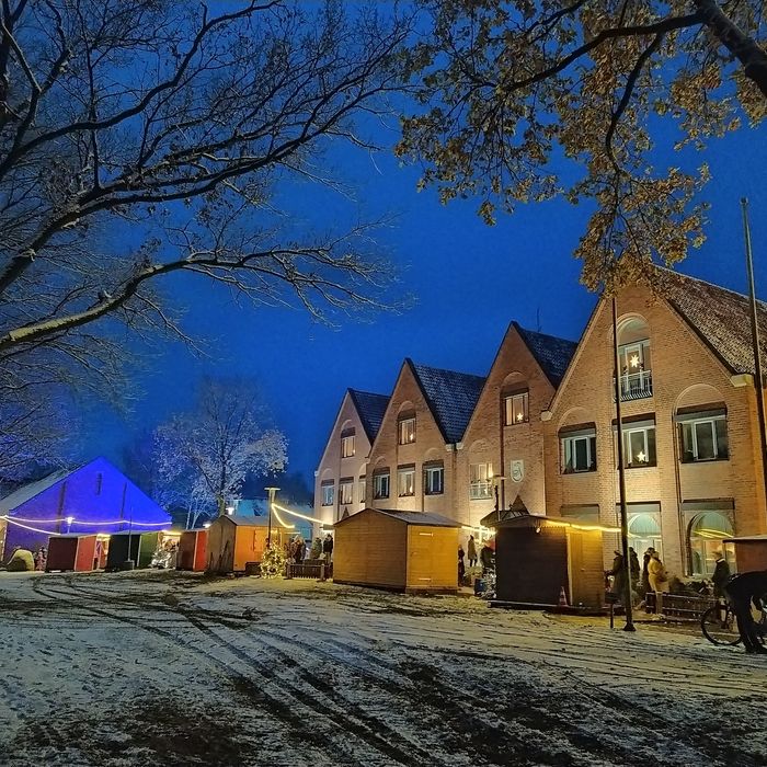 Rathaus Tarmstedt mit Weihnachtsmarkt