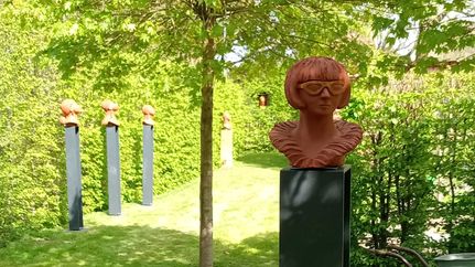Büsten entlang des Weges