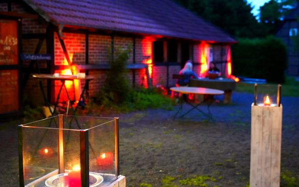 Romantische Beleuchtung im Biergarten