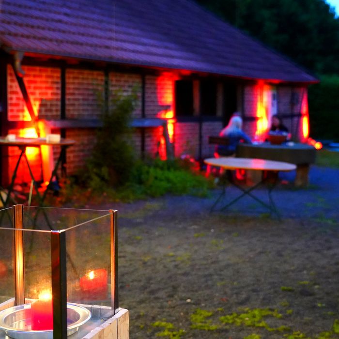 Romantische Beleuchtung im Biergarten