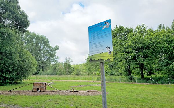 Hinweisschild am Hundespielplatz Bürgerpark Visselseen