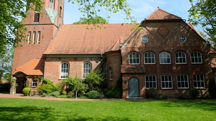 Eingangsbereich der St. Dionysius Kirche.JPG