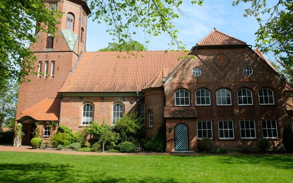 Eingangsbereich der St. Dionysius Kirche.JPG