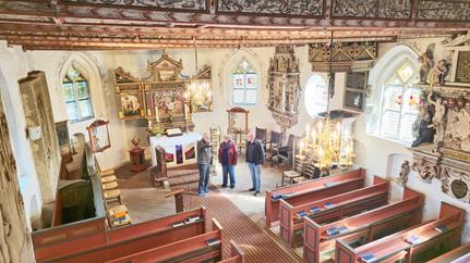 Blick in die Oeser Kirche