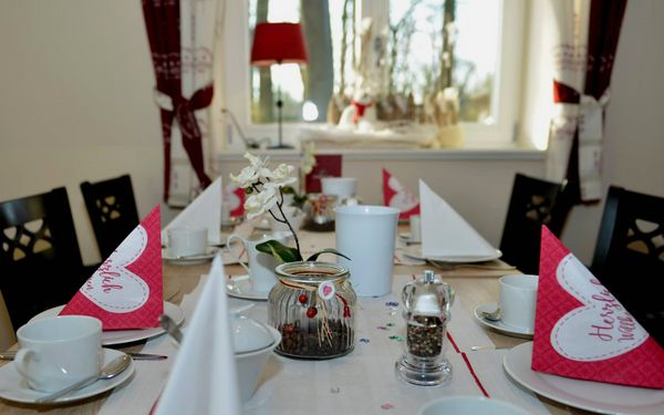 Gedeckter Tisch im Eichenhof-Café in Hellwege