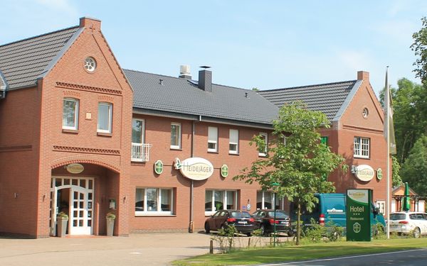 Außenansicht vom Restaurant & Kräuterhotel Heidejäger
