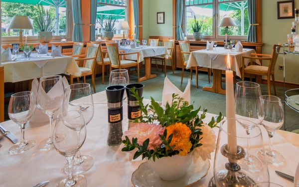 Gedeckte Tische im Restaurant Hotel Paulsen