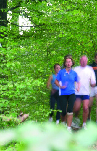 Laufgruppe auf dem Gesundheits- und Fitness-Parcours Bad Driburg