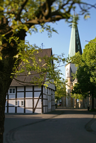 Café zur Linde und die Kirche St. Lambertus Langenberg