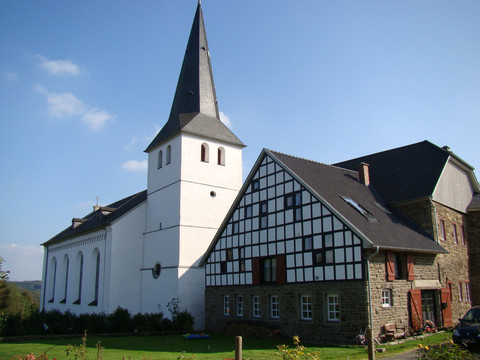 Ev. Kirche und Burg Honrath