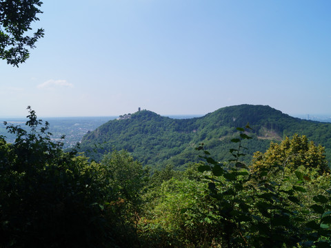 Blick vom Großen Breiberg auf Drachenfels und Wolkenburg