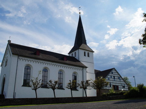 Evangelische Kirche und Burg Honrath