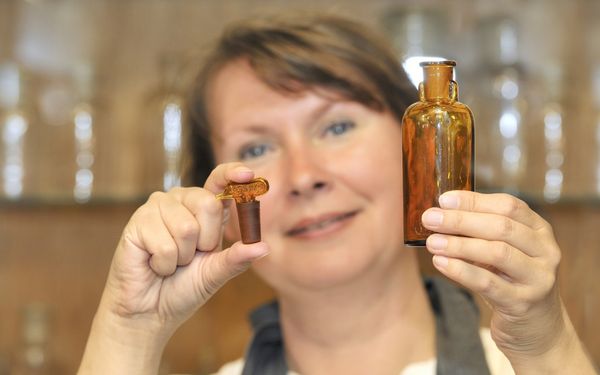 Präsentation vom Tropfenzähler aus Glas in Gnarrenburg
