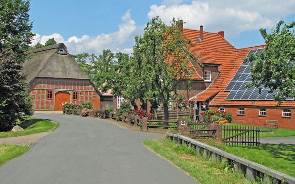 Typisch norddeutsche Fachwerkhäuser im Bremer Blockland