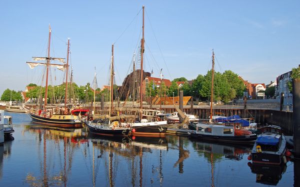 Der kleine Vegesacker Museumshafen