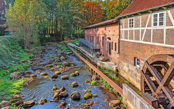 Die Wassermühle in Sittensen beheimat ein Handwerkermuseum und die Tourist-Info