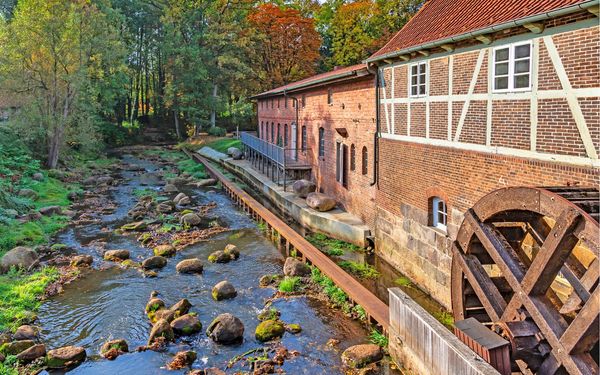 Wassermühle Sittensen mit Handwerkermuseum und Tourist-Info im Inneren