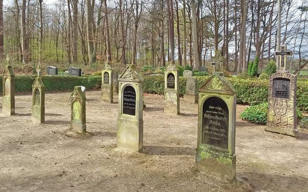 Der Friedhof von Tinste - ein friedvoller Platz