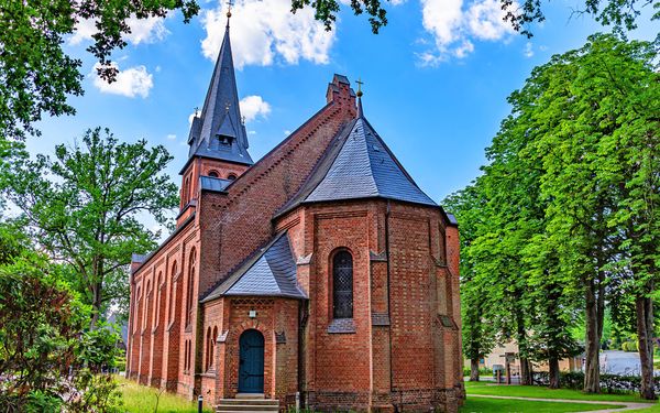 Die Kirche von Fintel immer ein Besuch nach der Wanderung wehrt