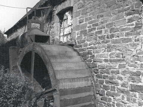 Das historische Mühlrad der Dümmlinghauser Mühle