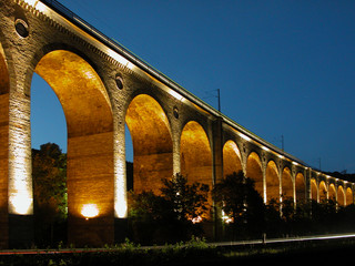 Altenbekener Viadukt beleuchtet