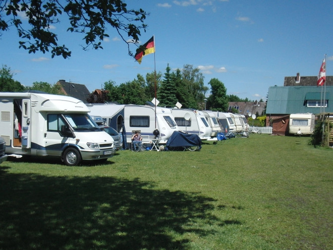 Campingplatz_am_Elbdeich_Brunsbuettel_01.jpg