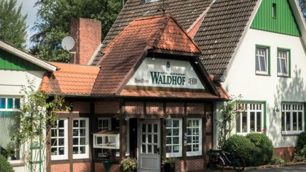 Eingang zum Hotel & Restaurant Waldhof