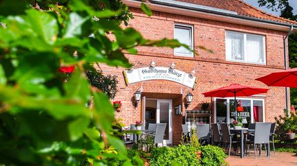 Gebäude und Terrasse des Gasthaus Götze