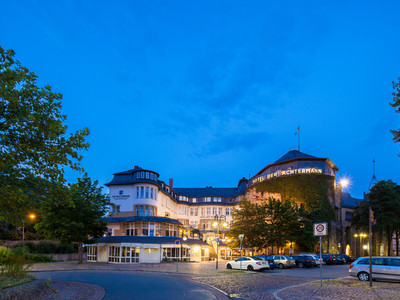 Hotel DER ACHTERMANN in Goslar - Außenansicht in der Dämmerung