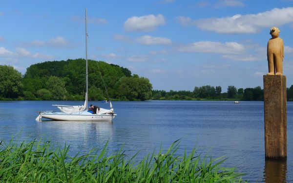 Boot und Seemann auf dem Vörder See