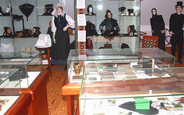 Im Obergeschoss des Logehuus befindet sich das erste Trachtenmuseum der Region