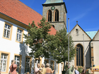 Historisches Rathaus und Aegidiuskirche am Marktplatz Wiedenbrück