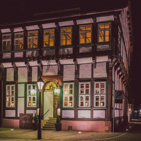 Brodhaus bei Nacht