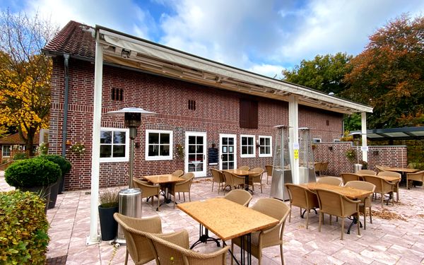 Die großügige Terrasse des Restaurant & Cafe Zeitlos - Hof Emmen