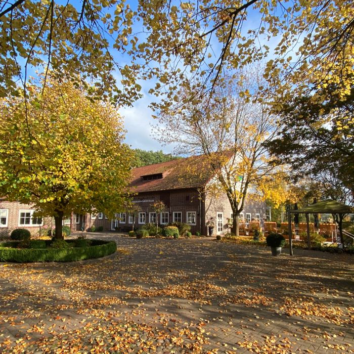 Herbstidylle am Restaurant und Café Hof Emmen auf dem Golfplatz Wümme