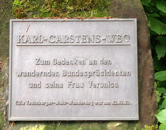 Gedenkstein Karl-Carstens-Weg