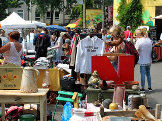 Flohmarkt_Wilhelmplatz-in-Nippes-3-1030x687.jpg