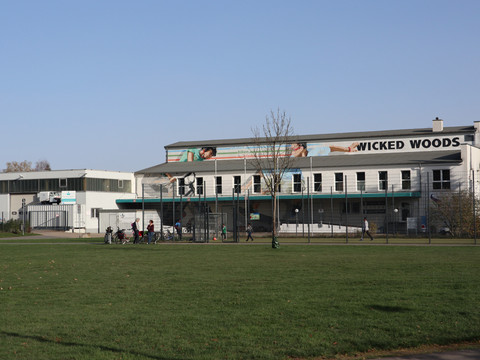 Skaterhalle Wicked Woods neben Café Nordbahntrasse
