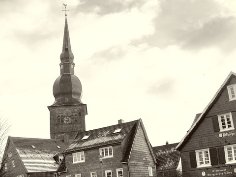 Markt Wermelskirchen mit Stadtkirche (Copyright: Rainer Schmitz)