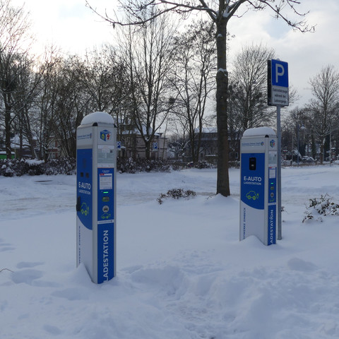 E-Auto-Ladestation Keene-Platz_im Winter