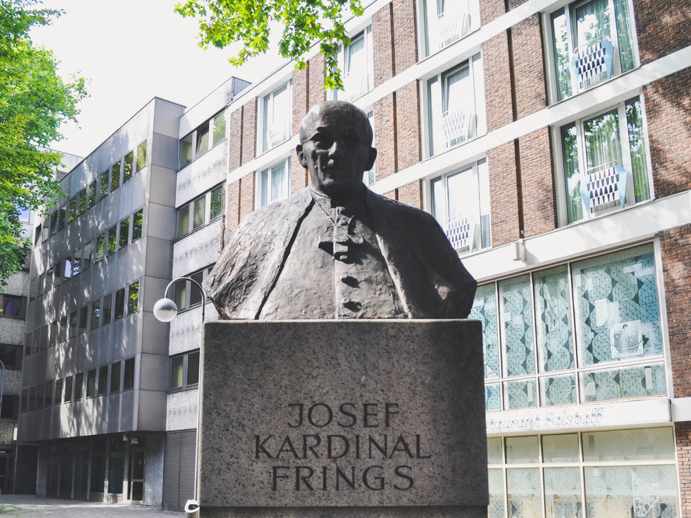 Joseph-Frings-Denkmal-Sandra-Schweer.jpg