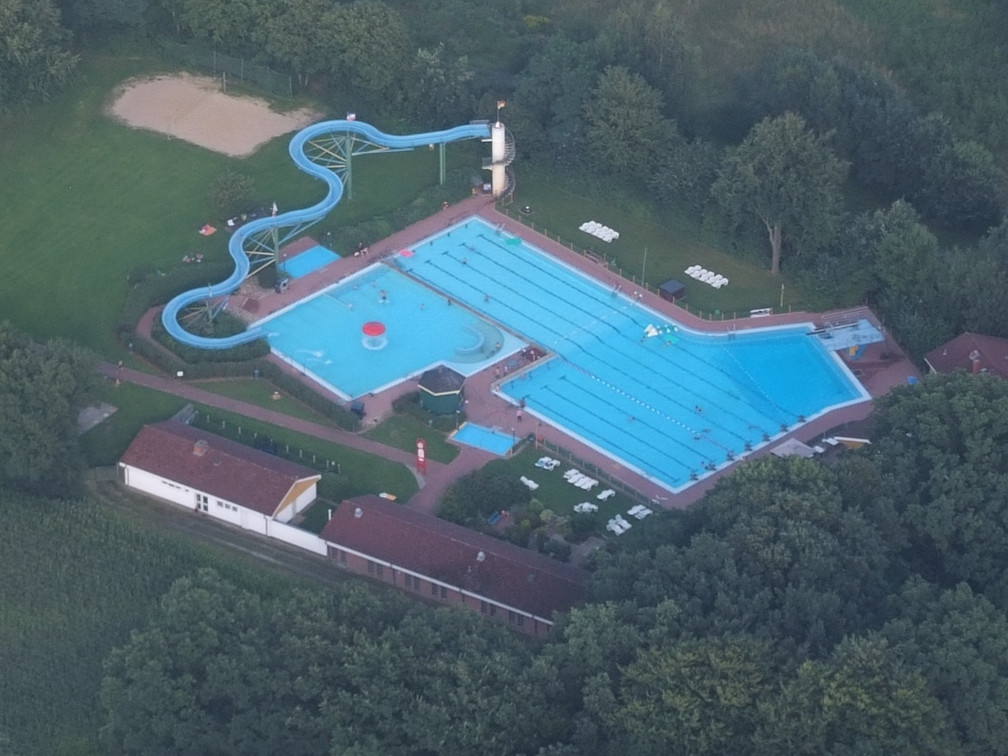 Schwimmbad_Albersdorf_2016.jpg