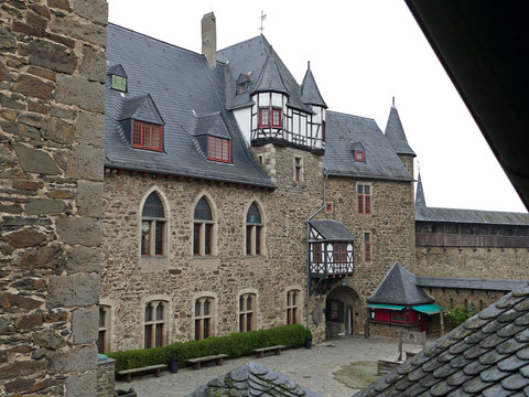 Burghof Schloss Burg