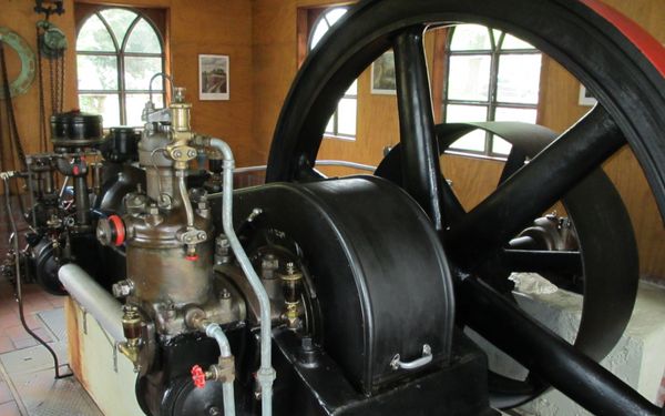Bis 1952 wurde die "Henriette" mit einem Deutz-Dieselmotor betrieben