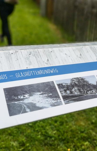 Themenweg - Glashüttenrundweg in Grafenaschau - Informationstafeln am Wegesrand