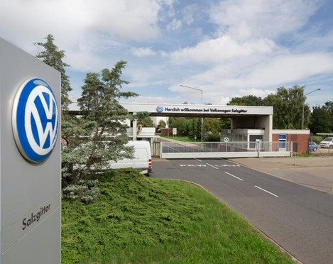 Einfahrt zum VW Motorenwerk in Salzgitter