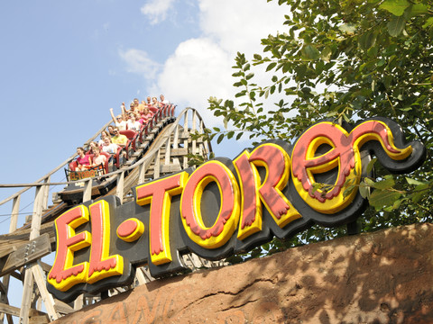 El Toro - Eine der 6 Achterbahnen des Freizeitparks 