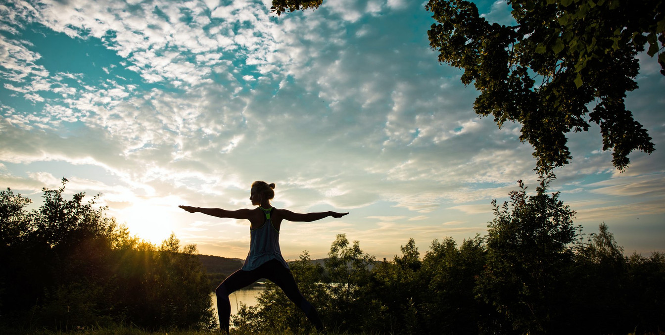 Wandern und Yoga – eine aktiv entspannende Kombination | Foto: Trixi Ferienpark | Philipp Herfort