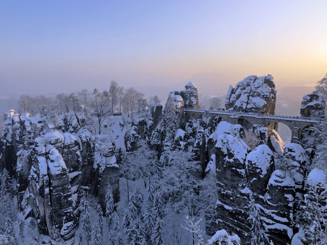 Schneebedeckte Basteibrücke