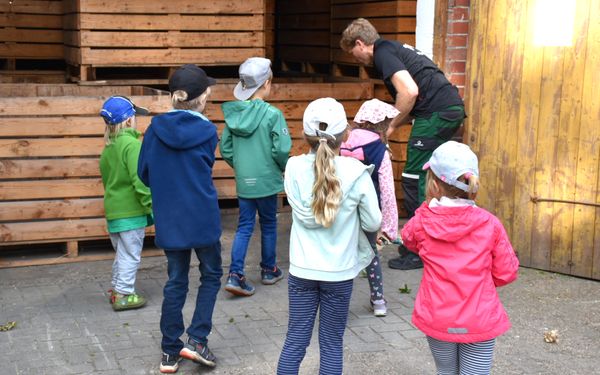 Hofführung für Kinder mit Carsten Indorf auf Brunkshof